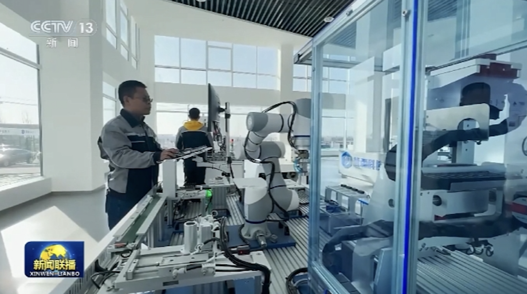 越疆协作机器人再登央视新闻联播，为新型工业化发展注入强劲动力